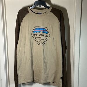 Patagonia Men's Tan and Brown Light sweatshirt